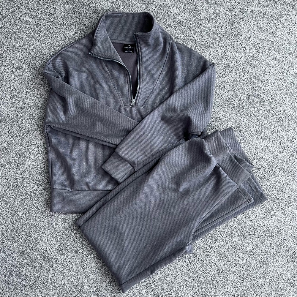 Danskin Gray Shimmer Matching Athleisure Lounge Set – Size Small